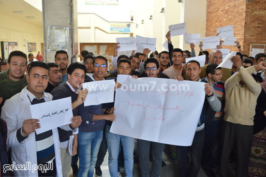 طلاب بيطرى دمنهور ينظمون وقفة لعدم نقل مبنى الكلية لمنطقة البستان (6)