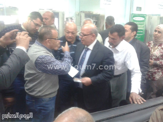 رئيس شركة مياه القاهرة يتفقد فروع الشبكات بالزيتون وعين شمس (1)