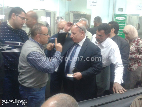 رئيس شركة مياه القاهرة يتفقد فروع الشبكات بالزيتون وعين شمس (3)