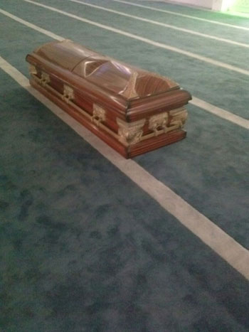صلاة الجنازة على جثمان عبد الرحمن، بالمسجد الإبراهيمى (2)