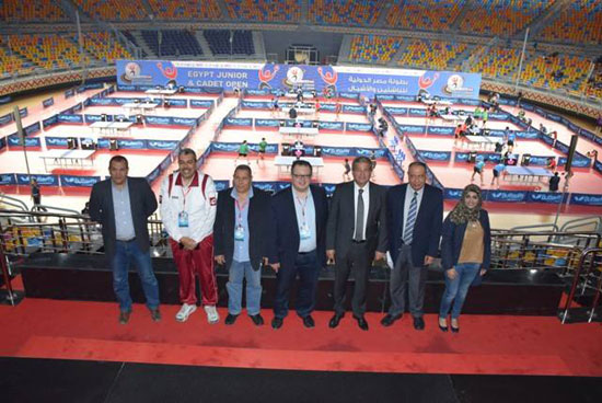 وزير الرياضة يشهد منافسات اليوم الأول من بطولة مصر الدولية لتنس الطاولة (4)