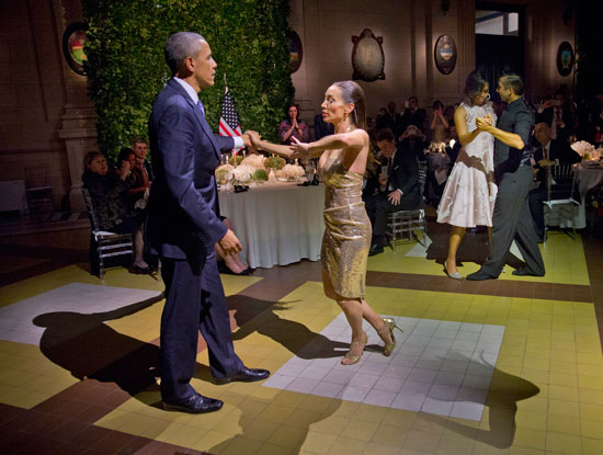 اوباما رقصه التانجو الارجنتين (4)