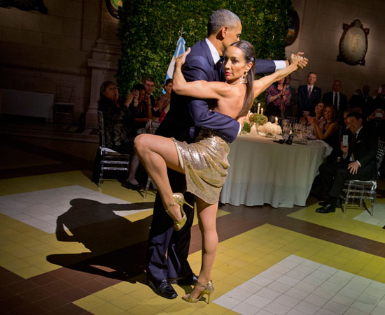 اوباما رقصه التانجو الارجنتين (8)