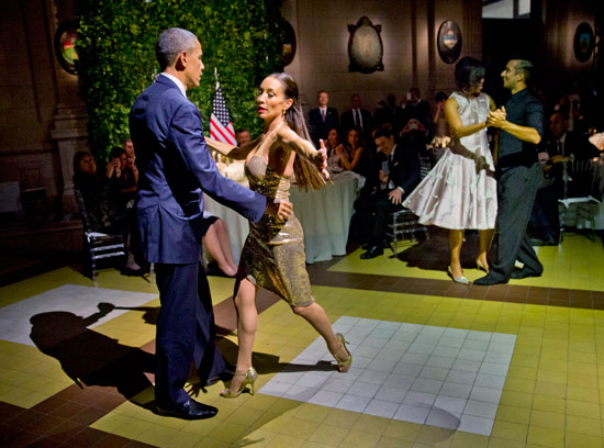 اوباما رقصه التانجو الارجنتين (9)