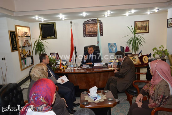 وزير القوى العاملة خلال اجتماعه بقيادات الوزارة (4)