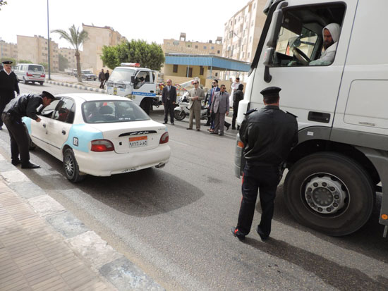  مدير أمن مطروح يقود حملة مرورية (4)