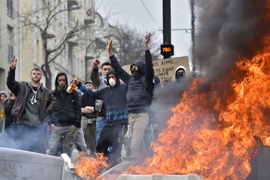 اشتباكات-عنيفة-بين-متظاهرين-ضد-قانون-العمل-والشرطة-الفرنسية-(5)