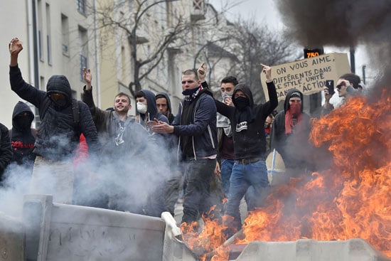 اشتباكات-عنيفة-بين-متظاهرين-ضد-قانون-العمل-والشرطة-الفرنسية-(6)