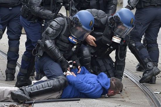 اشتباكات-عنيفة-بين-متظاهرين-ضد-قانون-العمل-والشرطة-الفرنسية-(10)