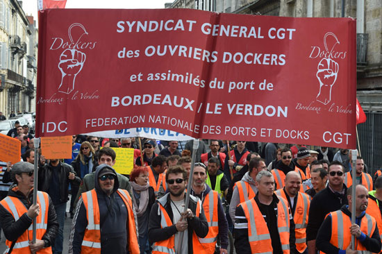 اشتباكات-عنيفة-بين-متظاهرين-ضد-قانون-العمل-والشرطة-الفرنسية-(13)