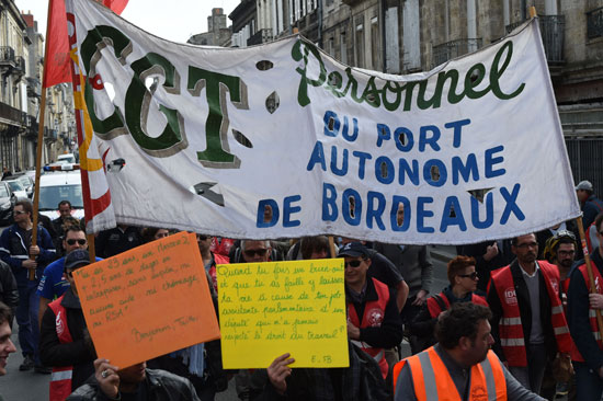 اشتباكات-عنيفة-بين-متظاهرين-ضد-قانون-العمل-والشرطة-الفرنسية-(15)