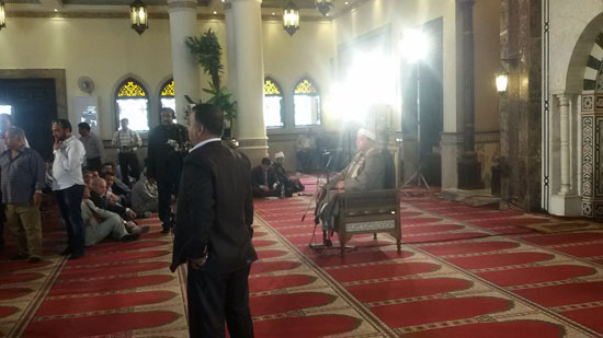 وزير الأوقاف والمفتى يؤديان صلاة الجمعة بمسجد الرضا فى بنى سويف (3)
