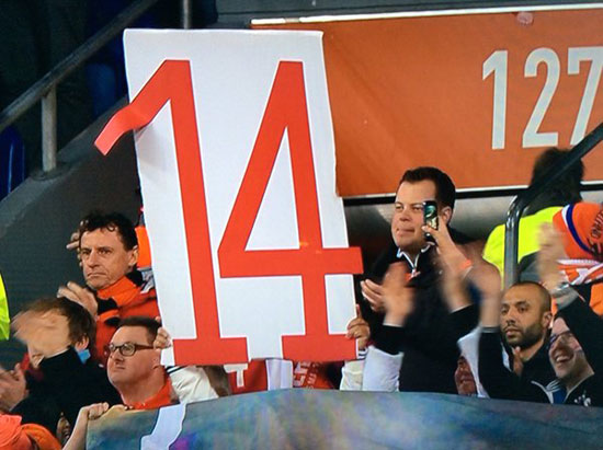 جماهير-هولندا-ترفع-رقم-14