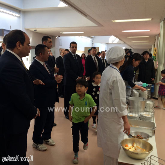 السيسى يختتم زيارته لليابان بجولة داخل مدرسة للتعليم الأساسى  (8)
