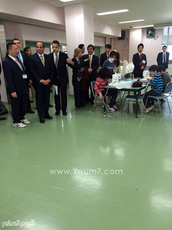 السيسى يختتم زيارته لليابان بجولة داخل مدرسة للتعليم الأساسى  (13)