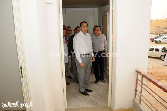وزير الإسكان يتفقد دار مصر بمدينة القاهرة الجديدة ويكلف بتكثيف العمل (2)