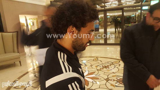 محمد صلاح يوقع على قمصان بازل وتشيلسى وروما (4)