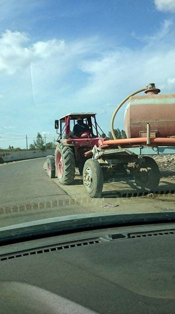 إلقاء المخلفات بالطريق العام بالبحيرة (2)