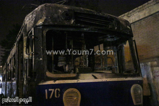 السيطرة على حريق ترام بمحطة فيكتوريا شرق الإسكندرية (2)