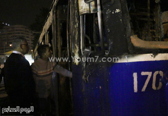 السيطرة على حريق ترام بمحطة فيكتوريا شرق الإسكندرية (13)