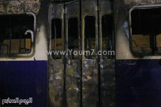 السيطرة على حريق ترام بمحطة فيكتوريا شرق الإسكندرية (9)