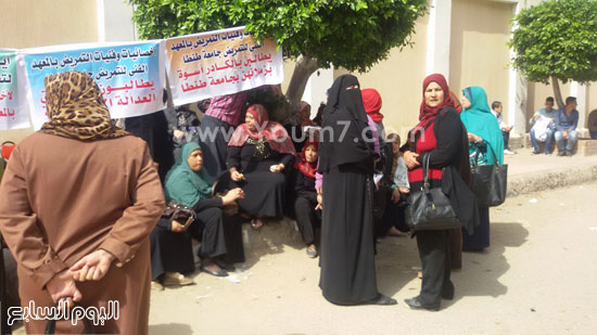اعتصام العاملين بالمعهد الفنى الصحى للتمريض بطنطا (6)