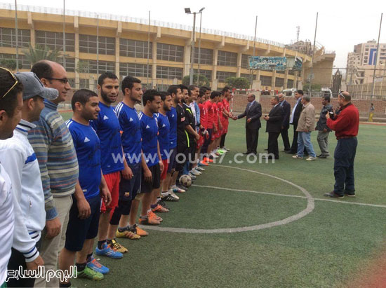 رئيس الاتحاد العام لمراكز شباب قرى الجمهورية يسلم كأس البطولة  (8)