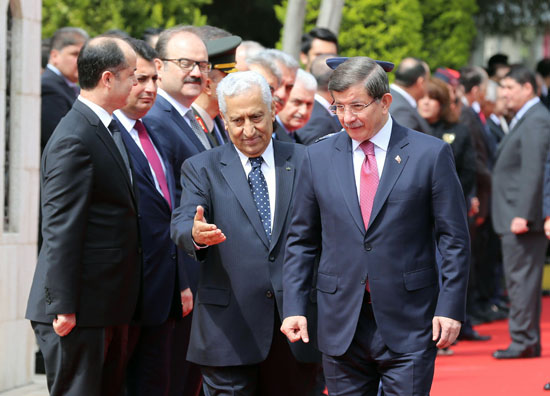 رئيس وزراء تركيا يصل إلى عمان فى زيارة تستغرق يوما واحدا (1)