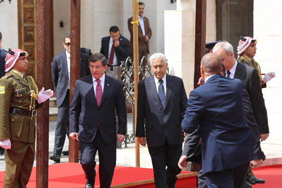 رئيس وزراء تركيا يصل إلى عمان فى زيارة تستغرق يوما واحدا (2)