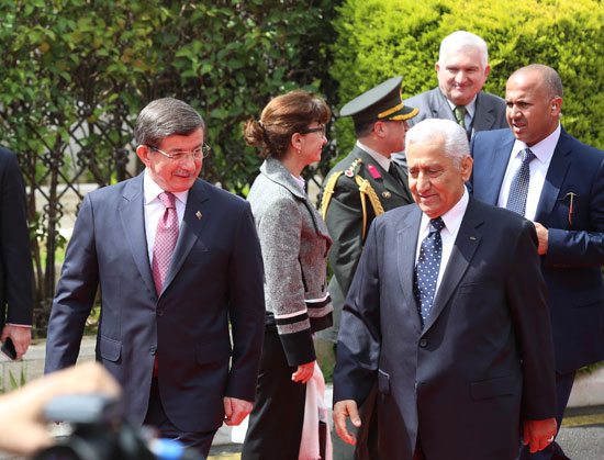 رئيس وزراء تركيا يصل إلى عمان فى زيارة تستغرق يوما واحدا (3)
