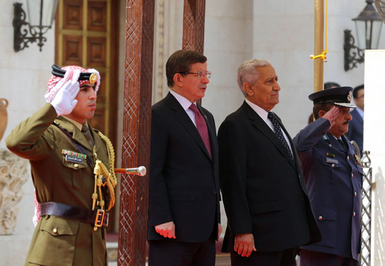 رئيس وزراء تركيا يصل إلى عمان فى زيارة تستغرق يوما واحدا (4)