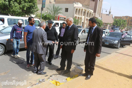 محافظ السويس يتفقد اعمال رصف وتطوير شارع الجيش (2)