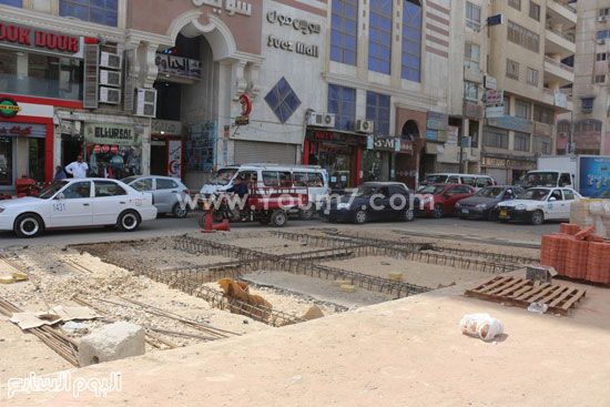 محافظ السويس يتفقد اعمال رصف وتطوير شارع الجيش (3)
