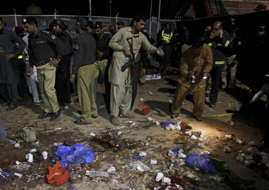 الهجوم-الانتحارى-بمدينة-لاهور-الباكستانية-(2)