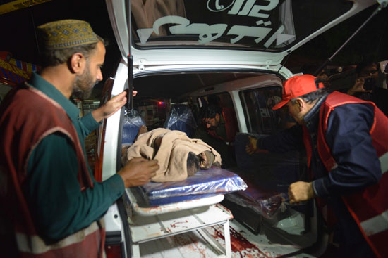 الهجوم-الانتحارى-بمدينة-لاهور-الباكستانية-(10)