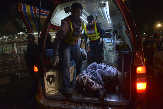 الهجوم-الانتحارى-بمدينة-لاهور-الباكستانية-(11)