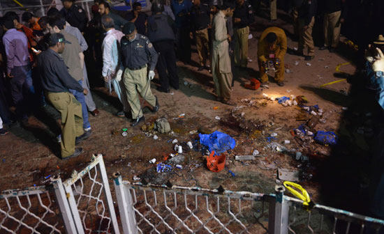 الهجوم-الانتحارى-بمدينة-لاهور-الباكستانية-(12)