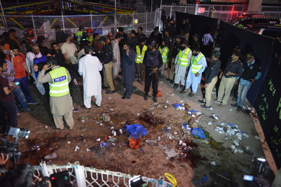 الهجوم-الانتحارى-بمدينة-لاهور-الباكستانية-(13)
