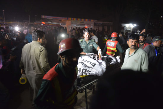 الهجوم-الانتحارى-بمدينة-لاهور-الباكستانية-(8)