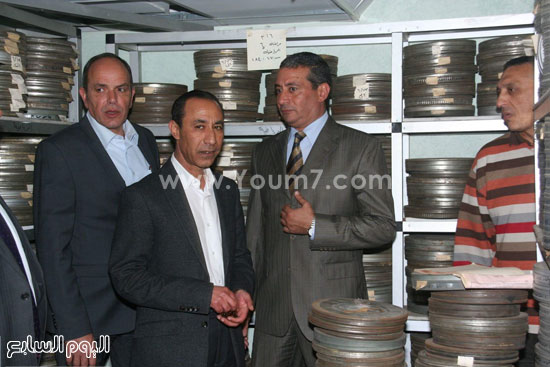 عصام الأمير يزور مكتبة التليفزيون مع مجدى لاشين (3)