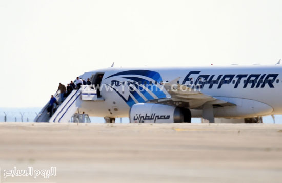 ركاب طائرة مصر للطيران المخطوفة فى قبرص (3)