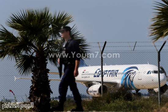 ركاب طائرة مصر للطيران المخطوفة فى قبرص (17)