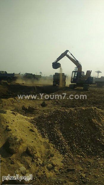 إزالة تعديات على نهر النيل بمساحة 10 آلاف م3 بمدينة الصف بالجيزة (2)