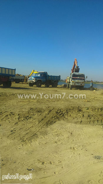 إزالة تعديات على نهر النيل بمساحة 10 آلاف م3 بمدينة الصف بالجيزة (4)