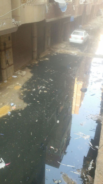 قارئ يشكو غرق شارع حسين غلاب فى مياه الصرف الصحى بفيصل (2)