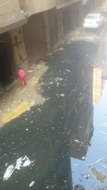 قارئ يشكو غرق شارع حسين غلاب فى مياه الصرف الصحى بفيصل (3)