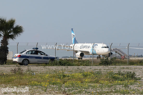 طائرة مصر للطيران  المختطفة،الطائرة المختطفة، مصر للطيران ، قبرص ، مطار برج العرب  (2)
