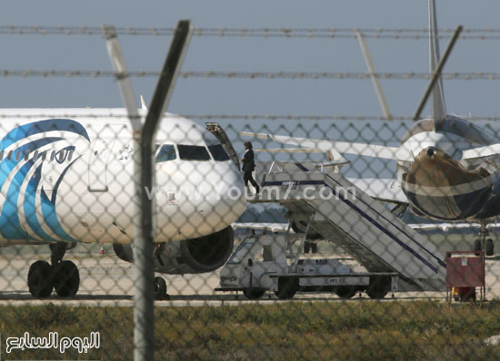 طائرة مصر للطيران  المختطفة،الطائرة المختطفة، مصر للطيران ، قبرص ، مطار برج العرب  (6)
