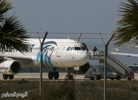 طائرة مصر للطيران  المختطفة،الطائرة المختطفة، مصر للطيران ، قبرص ، مطار برج العرب  (3)