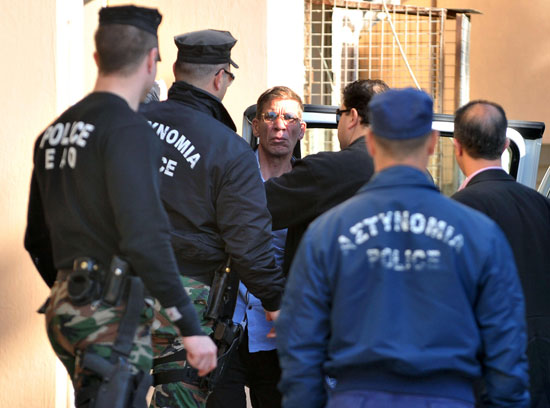 مختطف الطائرة المصرية يمثل أمام محكمة قبرص (6)